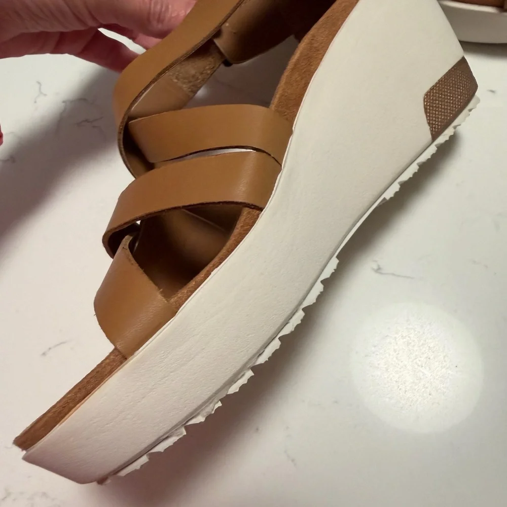 Women's OTBT TERESA Tan Wedge Sandals SIZE 7 EUC - Picture 6 of 8